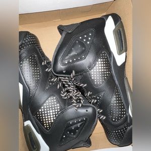 Black Jordan 6s Size 6y